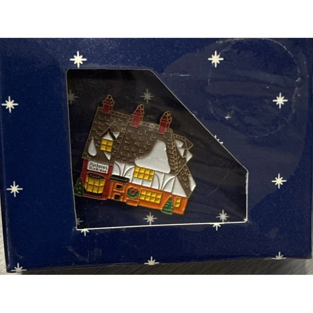 Dept 56 Lapel Pin Dickens Village 1992 Cottage First in Series Nicholas Nickleby